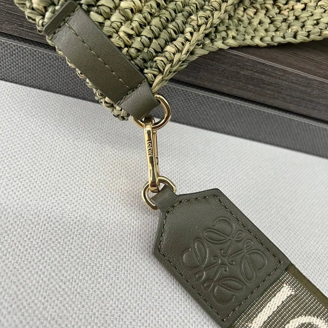 Loewe Slit pochette bag in raffia and calfskin 32824W10 Green