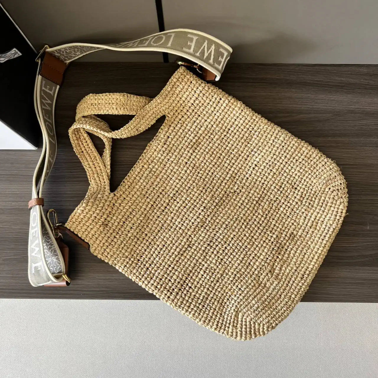 Loewe Slit pochette bag in raffia and calfskin 32824W10