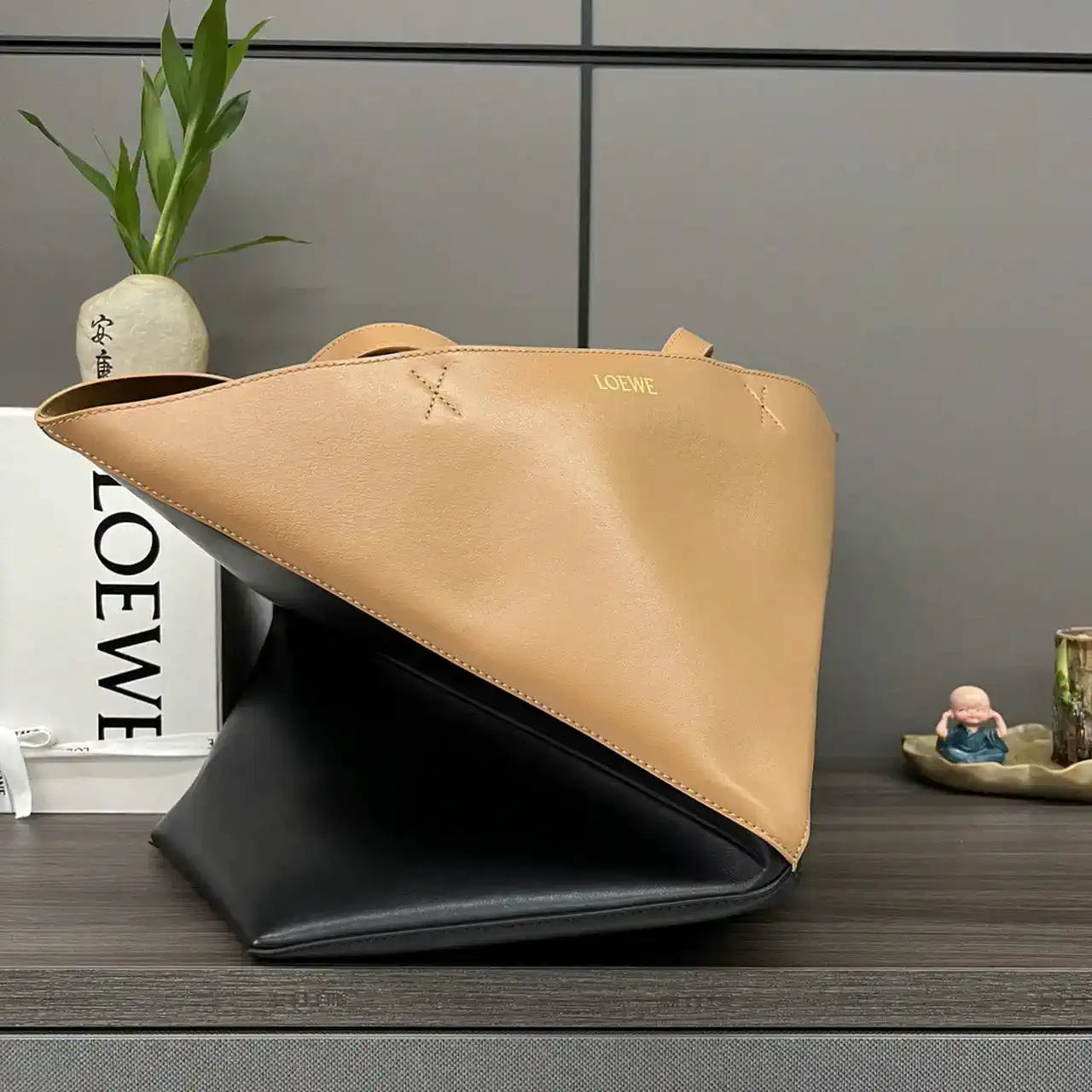 Loewe XL Puzzle Fold tote in shiny calfskin B933Q18X01 Apricot & Black