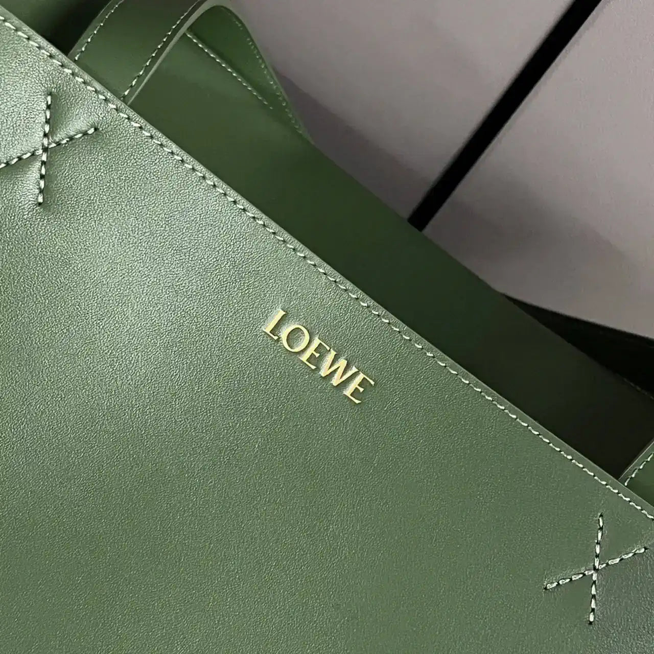 Loewe XL Puzzle Fold tote in shiny calfskin B933Q18X01 Green &coffe