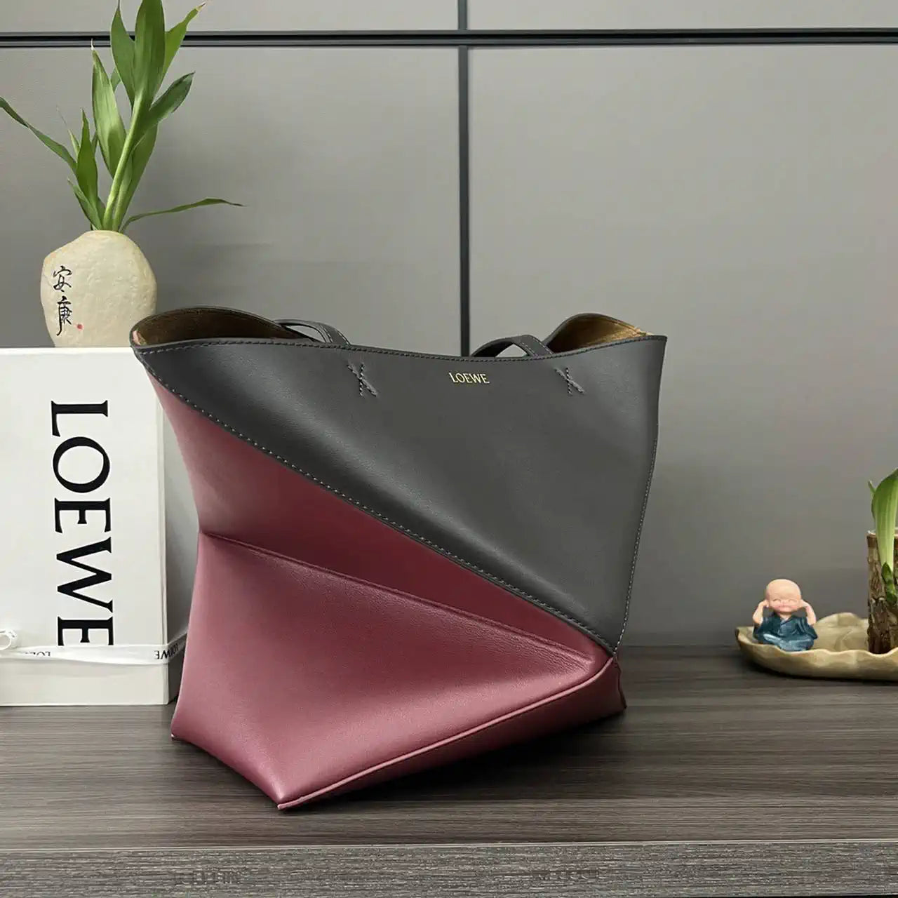 Loewe XL Puzzle Fold tote in shiny calfskin B933Q18X01 Black & Red