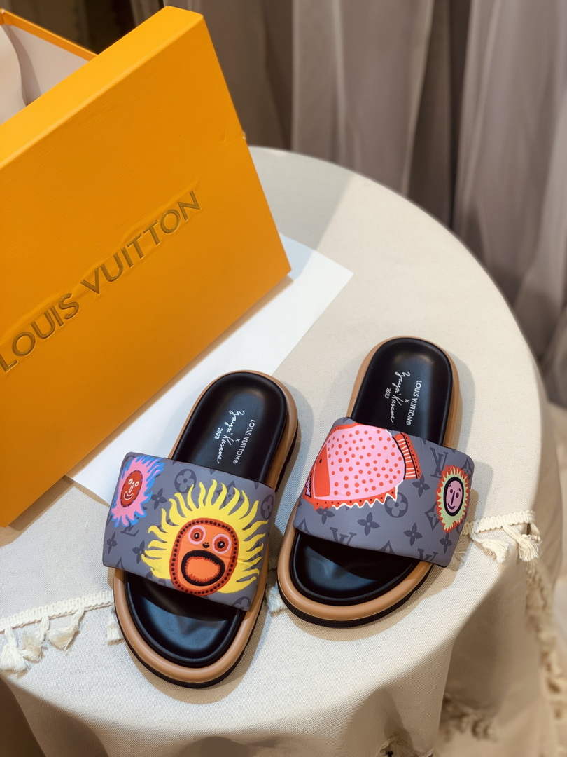 Louis Vuitton 1ABD8T LV x YK Pool Pillow Flat Comfort Mule L68354 - 35 - View 1