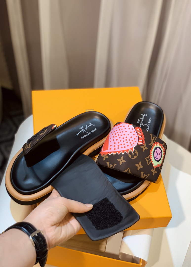 Louis Vuitton 1ABD8T LV x YK Pool Pillow Flat Comfort Mule L68355