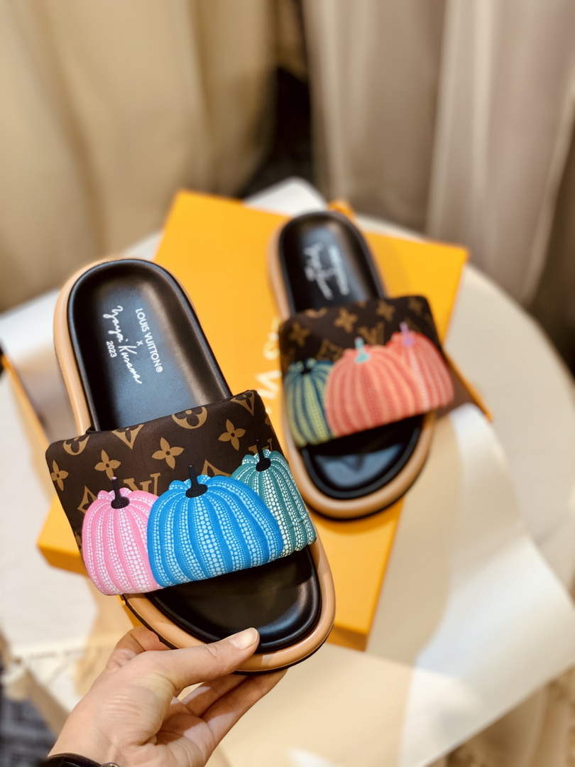 Louis Vuitton 1ABD91 LV x YK Pool Pillow Flat Comfort Mule L68350 - 35 - View 1