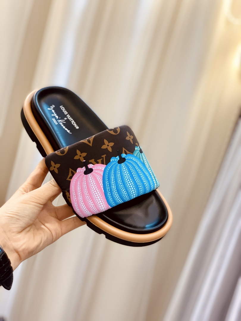 Louis Vuitton 1ABD91 LV x YK Pool Pillow Flat Comfort Mule L68350