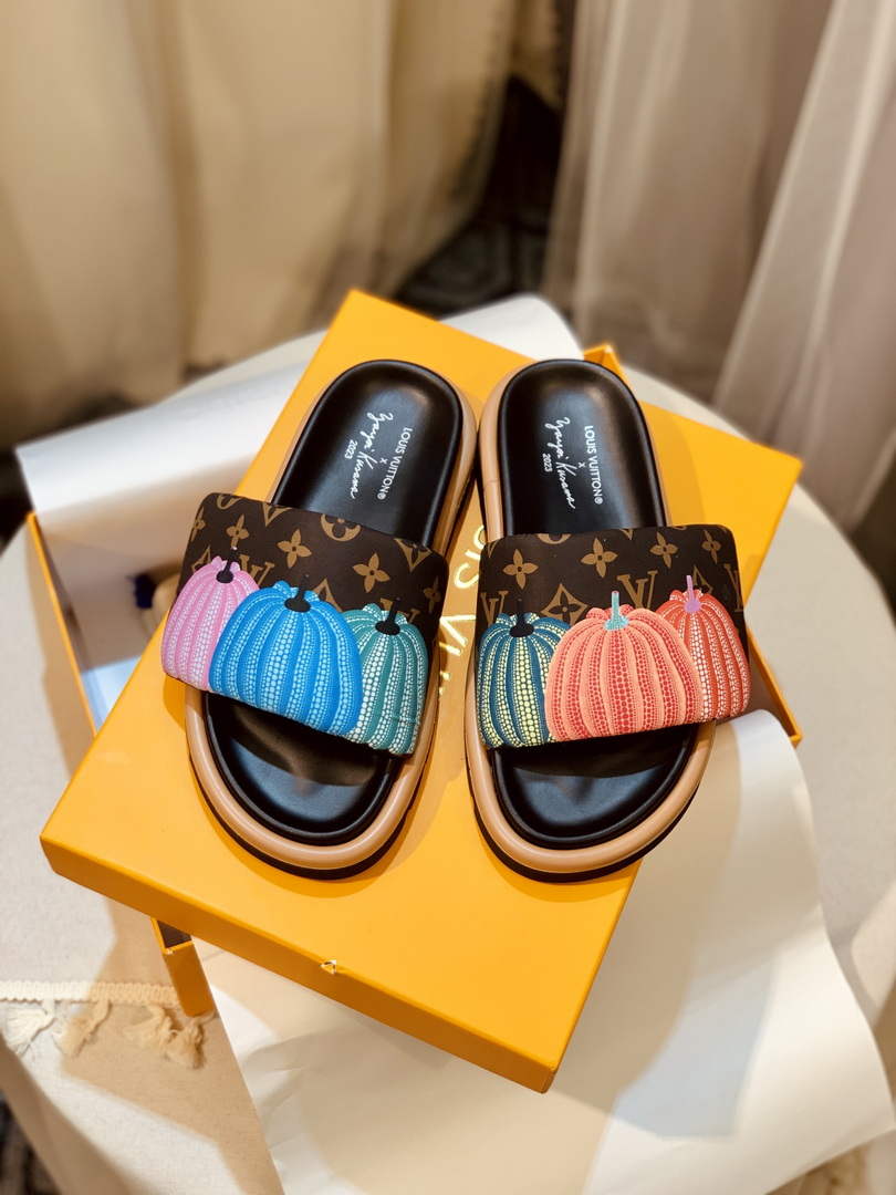 Louis Vuitton 1ABD91 LV x YK Pool Pillow Flat Comfort Mule L68350