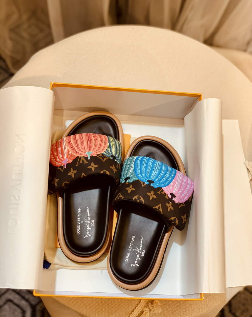 Louis Vuitton 1ABD91 LV x YK Pool Pillow Flat Comfort Mule L68350