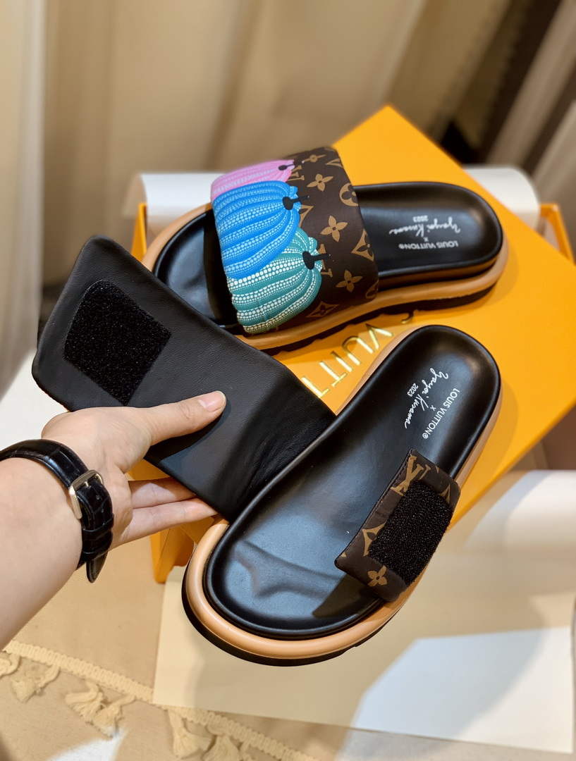 Louis Vuitton 1ABD91 LV x YK Pool Pillow Flat Comfort Mule L68350
