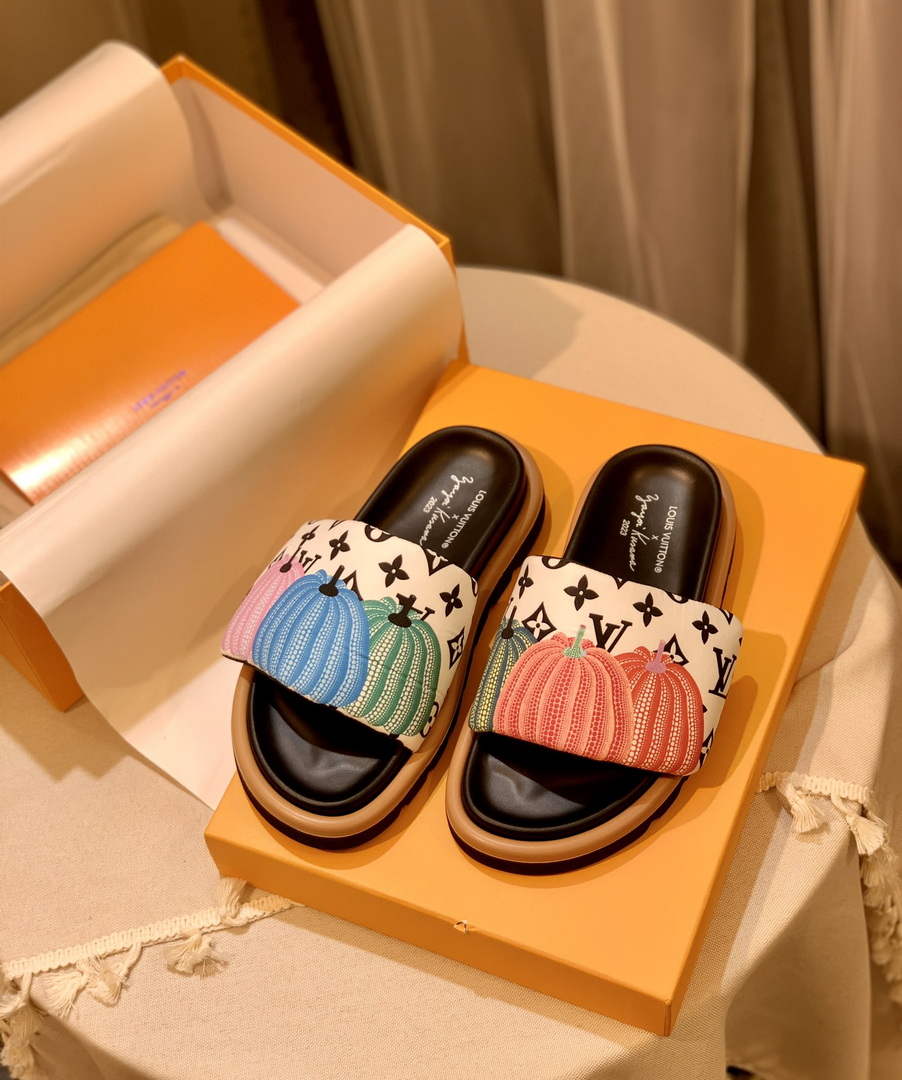 Louis Vuitton 1ABD91 LV x YK Pool Pillow Flat Comfort Mule L68351 - 35 - View 1