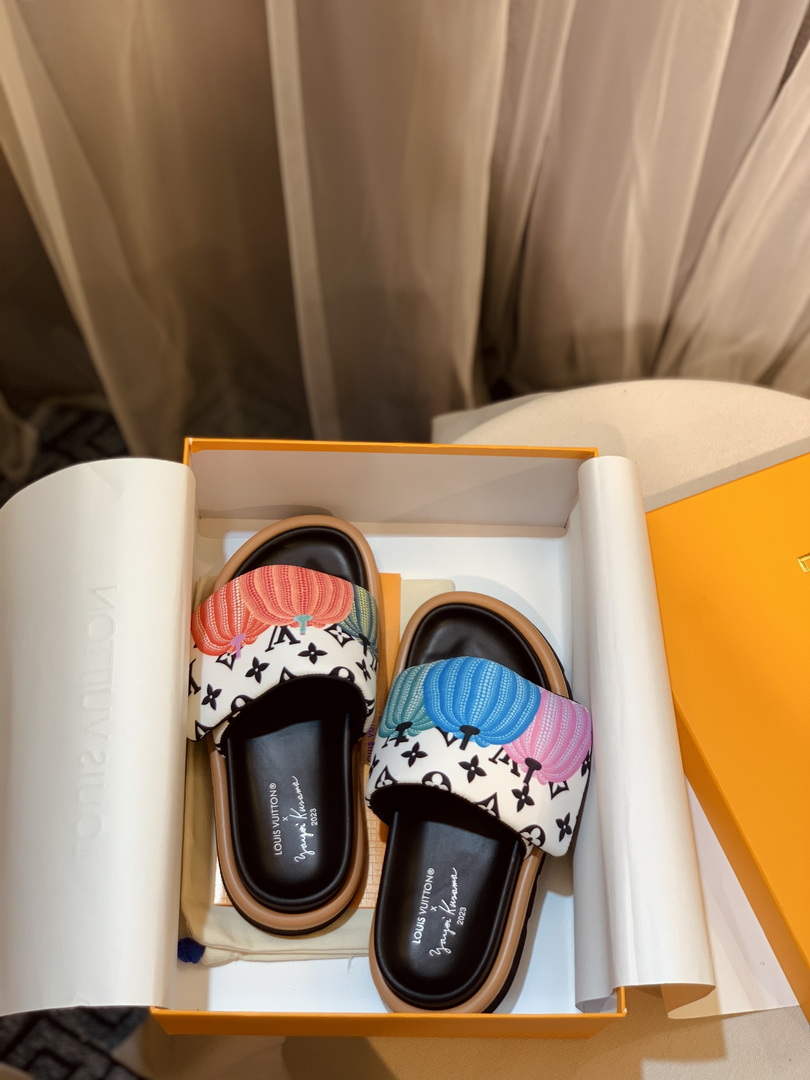 Louis Vuitton 1ABD91 LV x YK Pool Pillow Flat Comfort Mule L68351