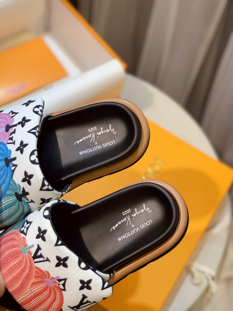 Louis Vuitton 1ABD91 LV x YK Pool Pillow Flat Comfort Mule L68351