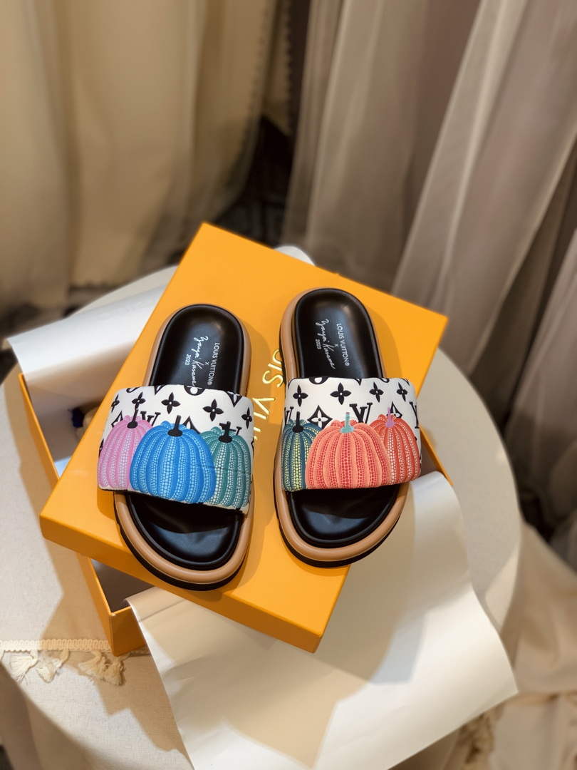 Louis Vuitton 1ABD91 LV x YK Pool Pillow Flat Comfort Mule L68351