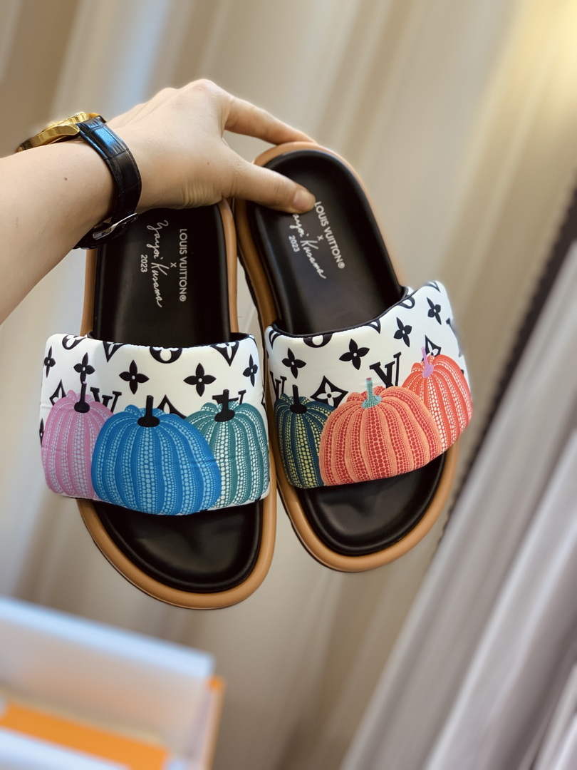Louis Vuitton 1ABD91 LV x YK Pool Pillow Flat Comfort Mule L68351