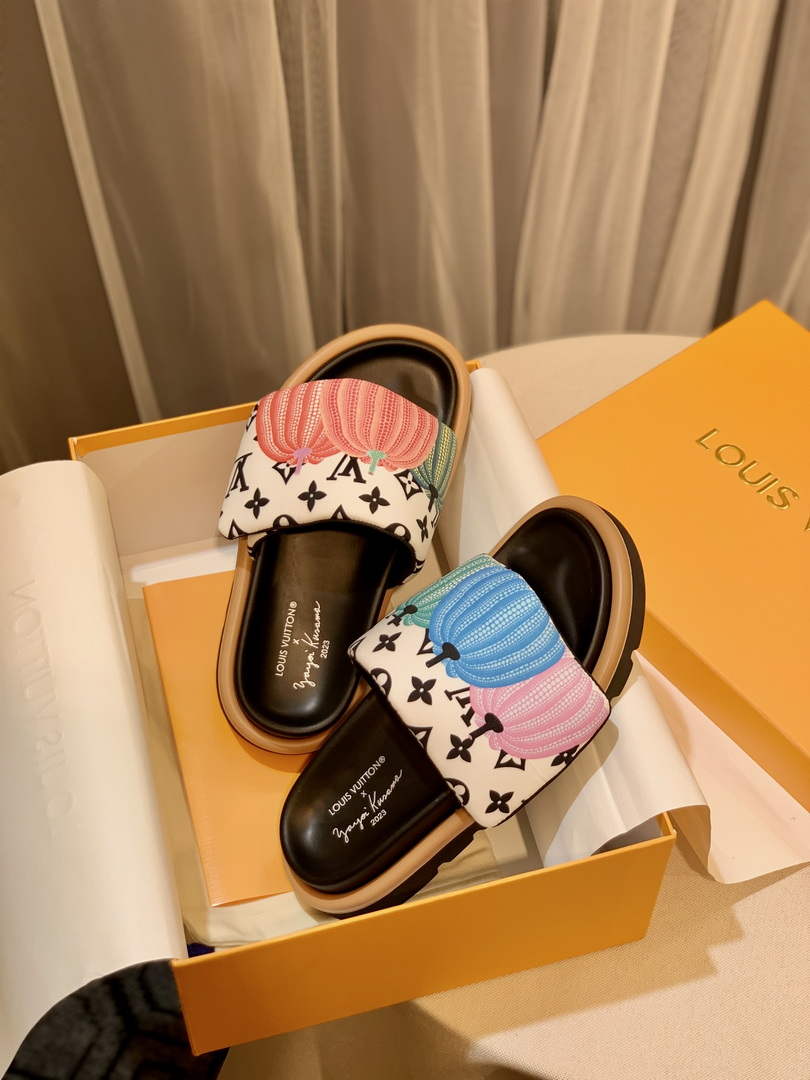 Louis Vuitton 1ABD91 LV x YK Pool Pillow Flat Comfort Mule L68351