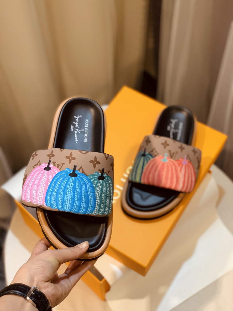 Louis Vuitton 1ABD91 LV x YK Pool Pillow Flat Comfort Mule L68352