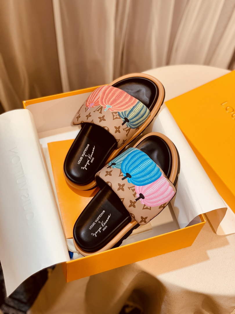 Louis Vuitton 1ABD91 LV x YK Pool Pillow Flat Comfort Mule L68352