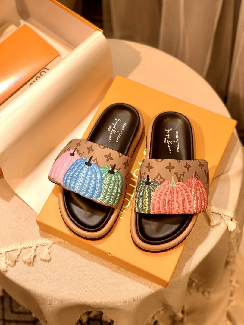 Louis Vuitton 1ABD91 LV x YK Pool Pillow Flat Comfort Mule L68352