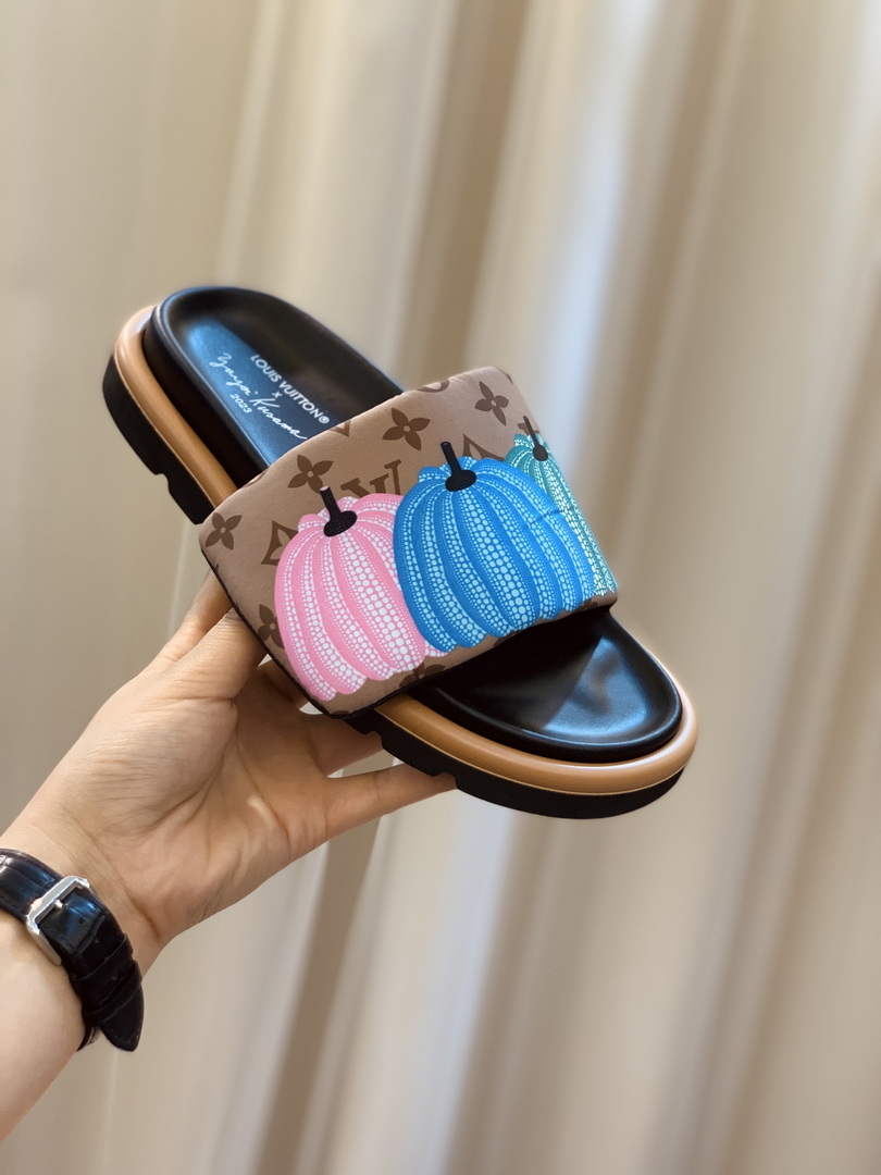 Louis Vuitton 1ABD91 LV x YK Pool Pillow Flat Comfort Mule L68352