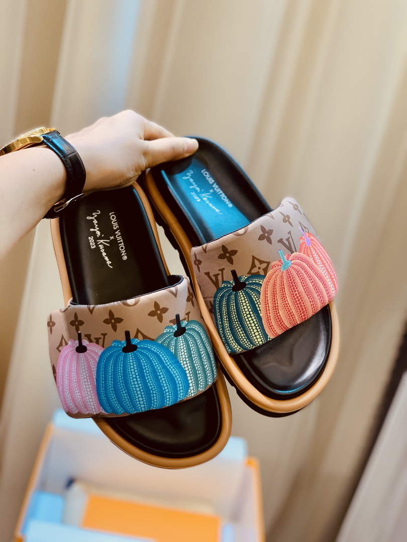 Louis Vuitton 1ABD91 LV x YK Pool Pillow Flat Comfort Mule L68352