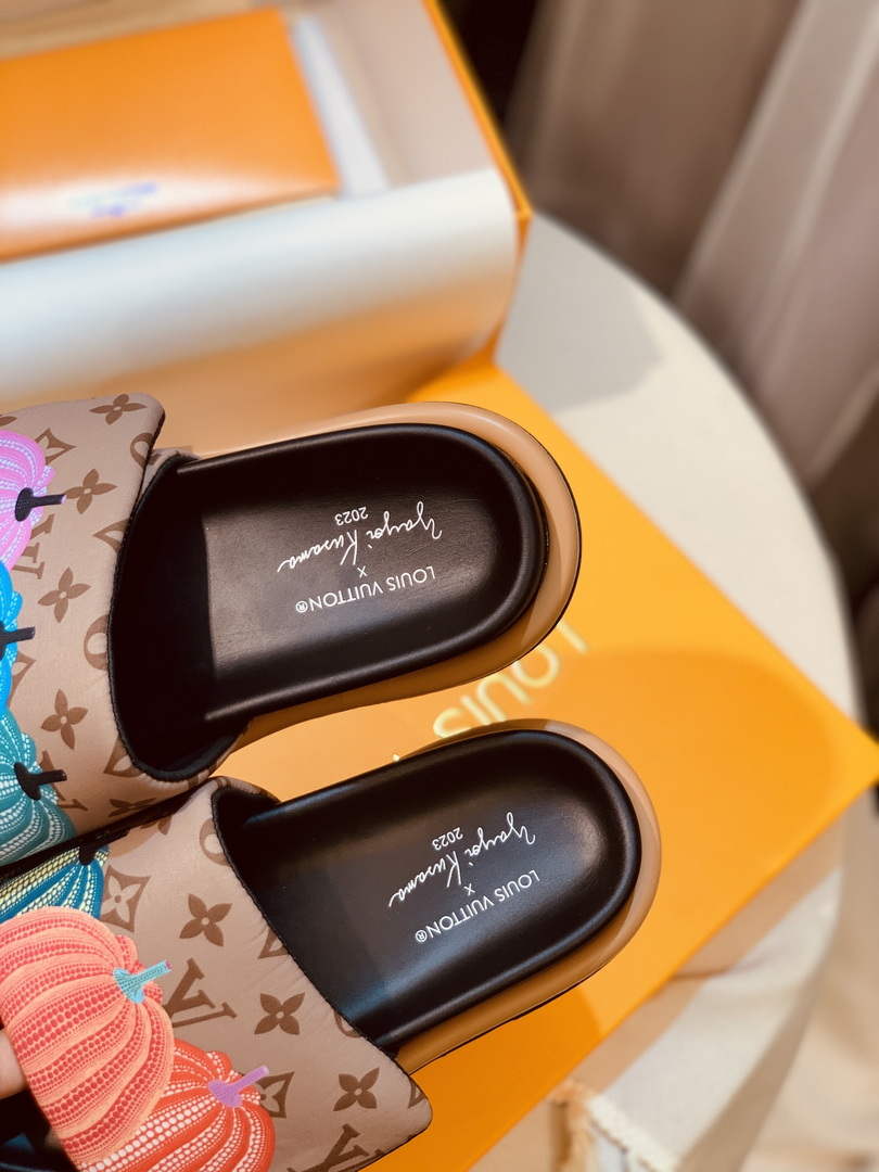 Louis Vuitton 1ABD91 LV x YK Pool Pillow Flat Comfort Mule L68352