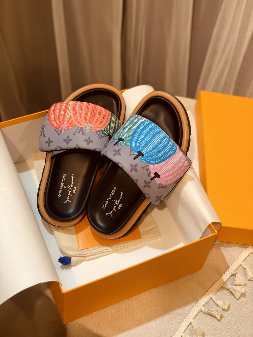 Louis Vuitton 1ABD91 LV x YK Pool Pillow Flat Comfort Mule L68353