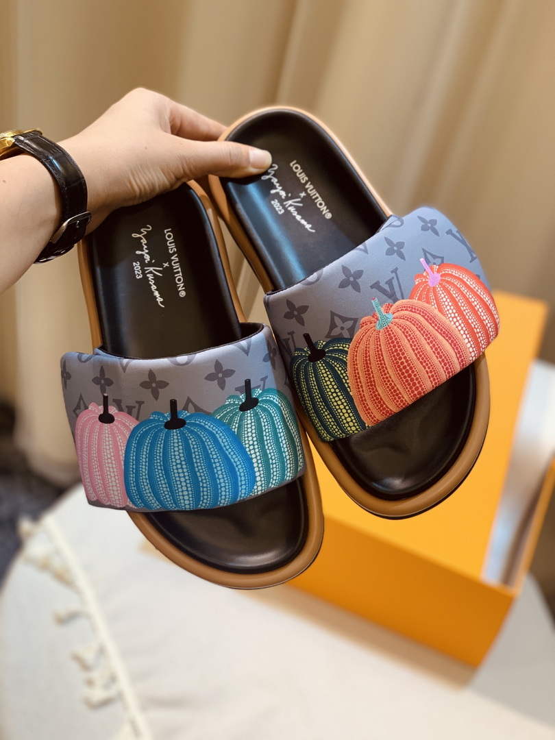 Louis Vuitton 1ABD91 LV x YK Pool Pillow Flat Comfort Mule L68353