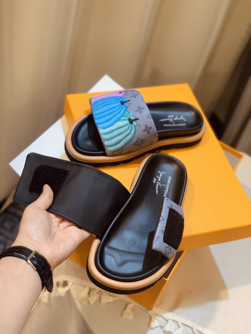 Louis Vuitton 1ABD91 LV x YK Pool Pillow Flat Comfort Mule L68353