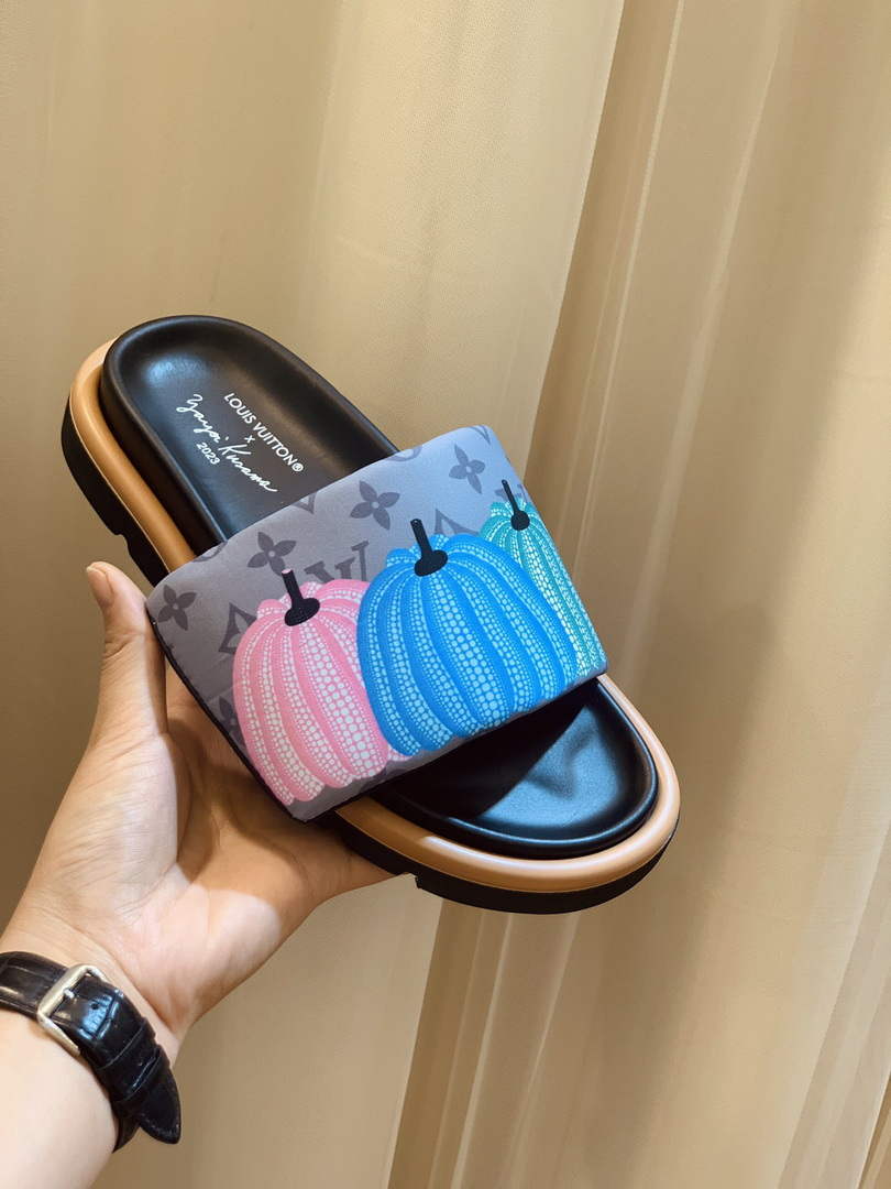 Louis Vuitton 1ABD91 LV x YK Pool Pillow Flat Comfort Mule L68353