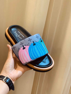 Louis Vuitton 1ABD91 LV x YK Pool Pillow Flat Comfort Mule L68353 - 35 - View 6