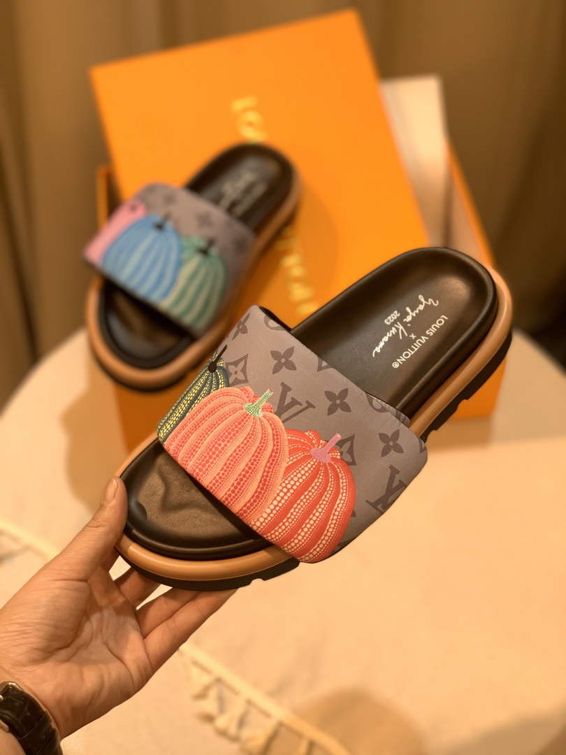 Louis Vuitton 1ABD91 LV x YK Pool Pillow Flat Comfort Mule L68353
