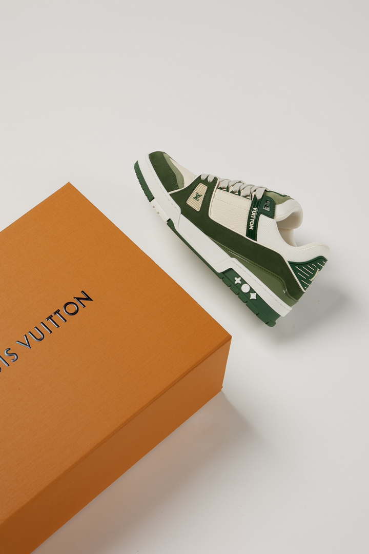Louis Vuitton 1ABLUR Men Women's LV Trainer Sneaker L62469