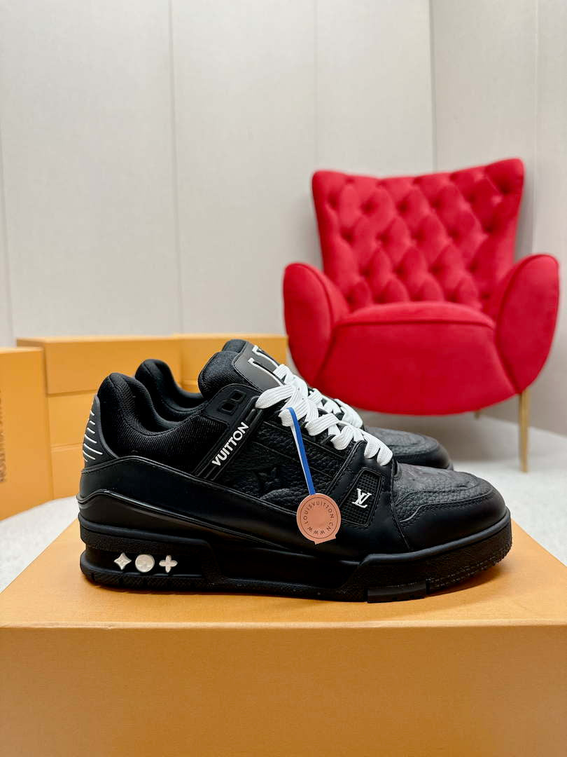 Louis Vuitton 1ABLUR Men Women's LV Trainer Sneaker L62471