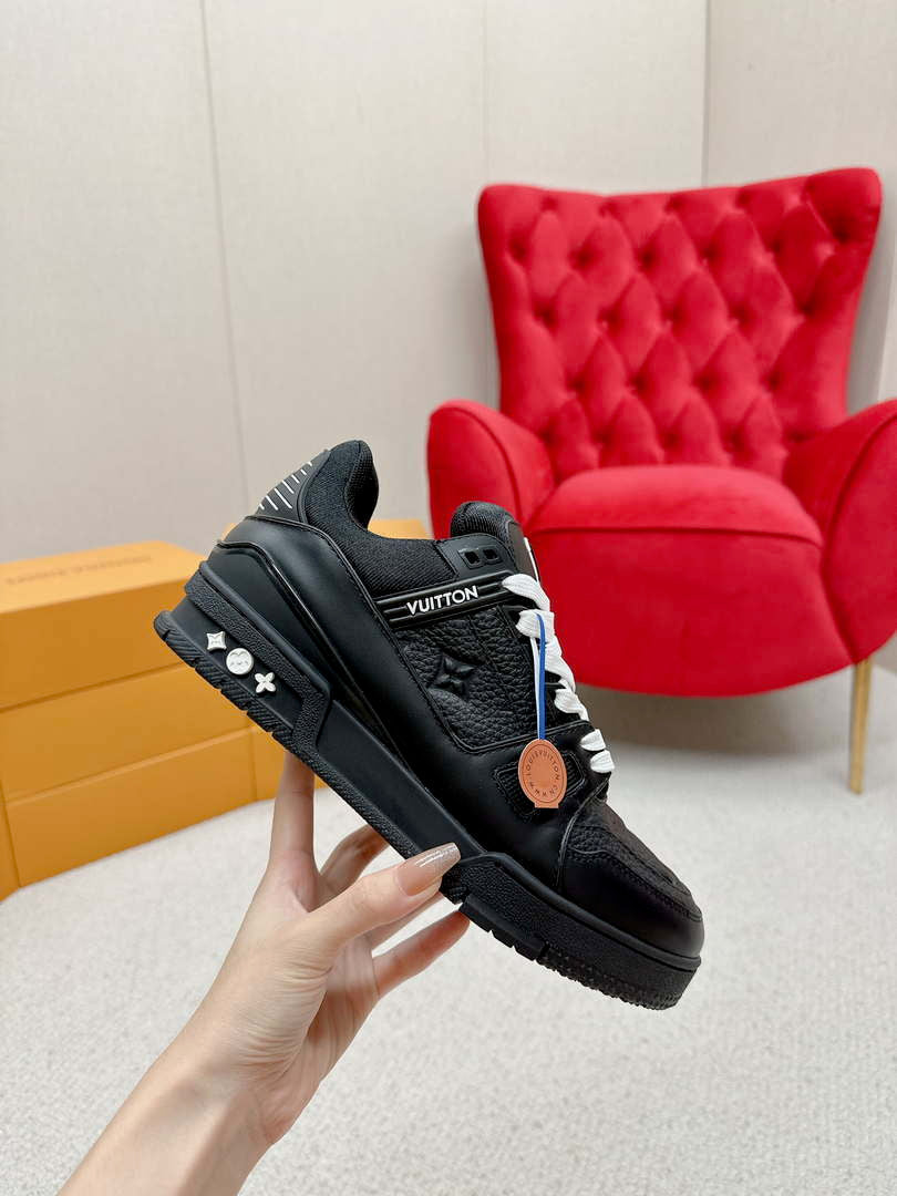 Louis Vuitton 1ABLUR Men Women's LV Trainer Sneaker L62471