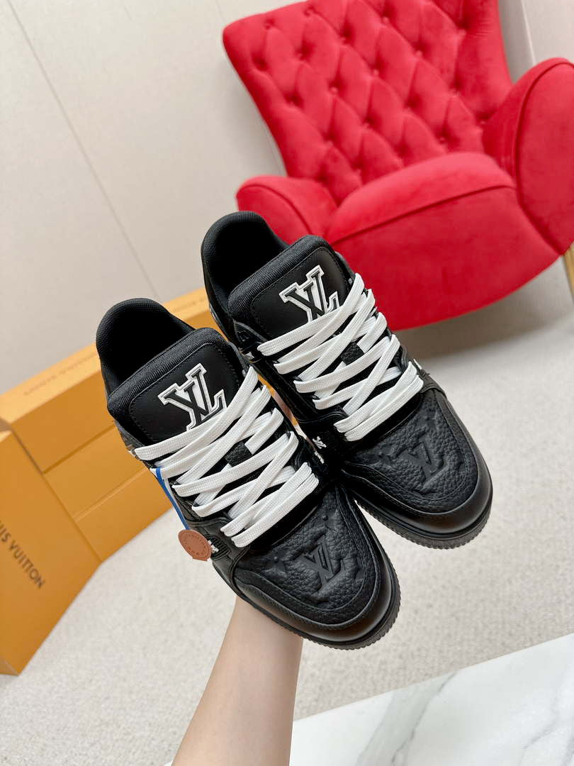 Louis Vuitton 1ABLUR Men Women's LV Trainer Sneaker L62471