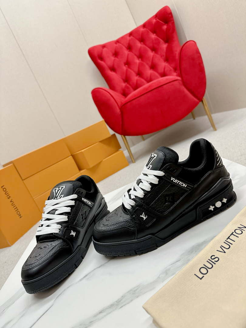 Louis Vuitton 1ABLUR Men Women's LV Trainer Sneaker L62471