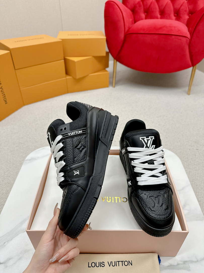 Louis Vuitton 1ABLUR Men Women's LV Trainer Sneaker L62471