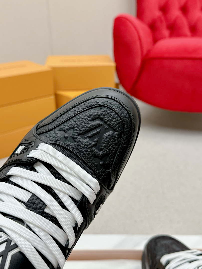 Louis Vuitton 1ABLUR Men Women's LV Trainer Sneaker L62471