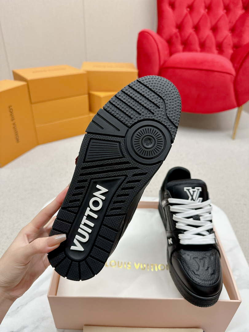 Louis Vuitton 1ABLUR Men Women's LV Trainer Sneaker L62471