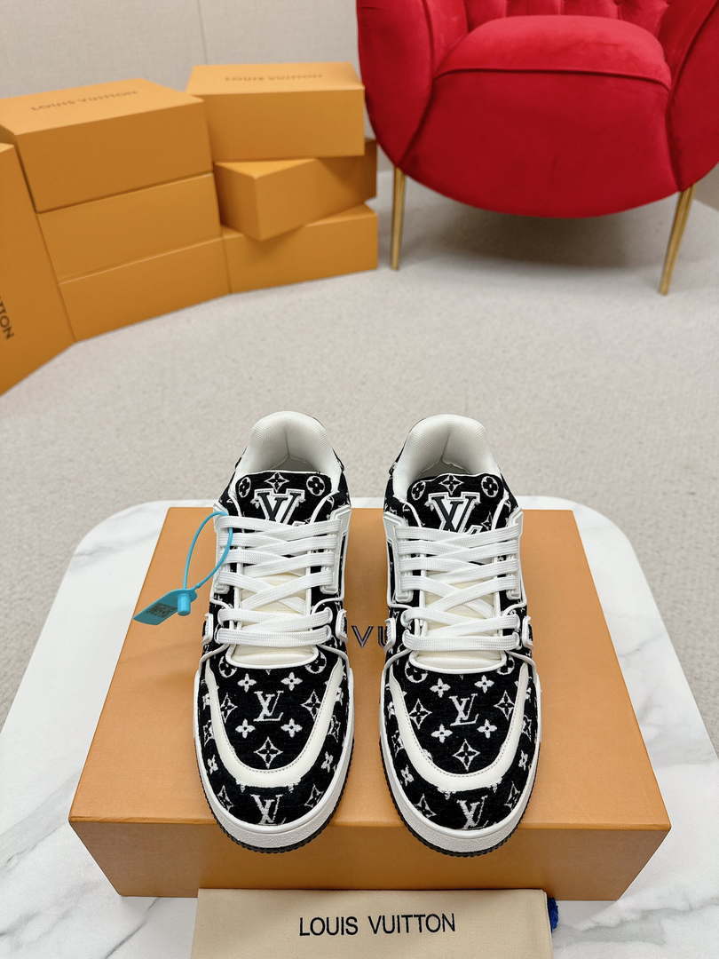 Louis Vuitton 1ABNJP Men Women's LV Trainer Sneaker L62478