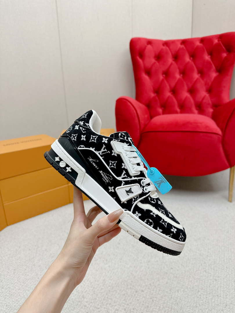 Louis Vuitton 1ABNJP Men Women's LV Trainer Sneaker L62478