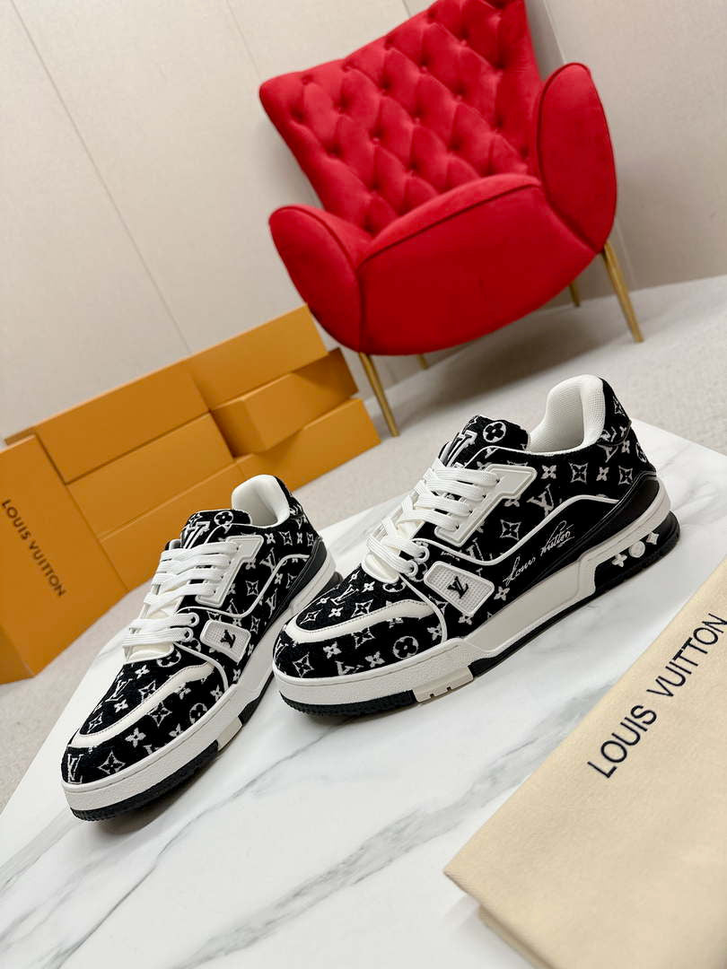 Louis Vuitton 1ABNJP Men Women's LV Trainer Sneaker L62478