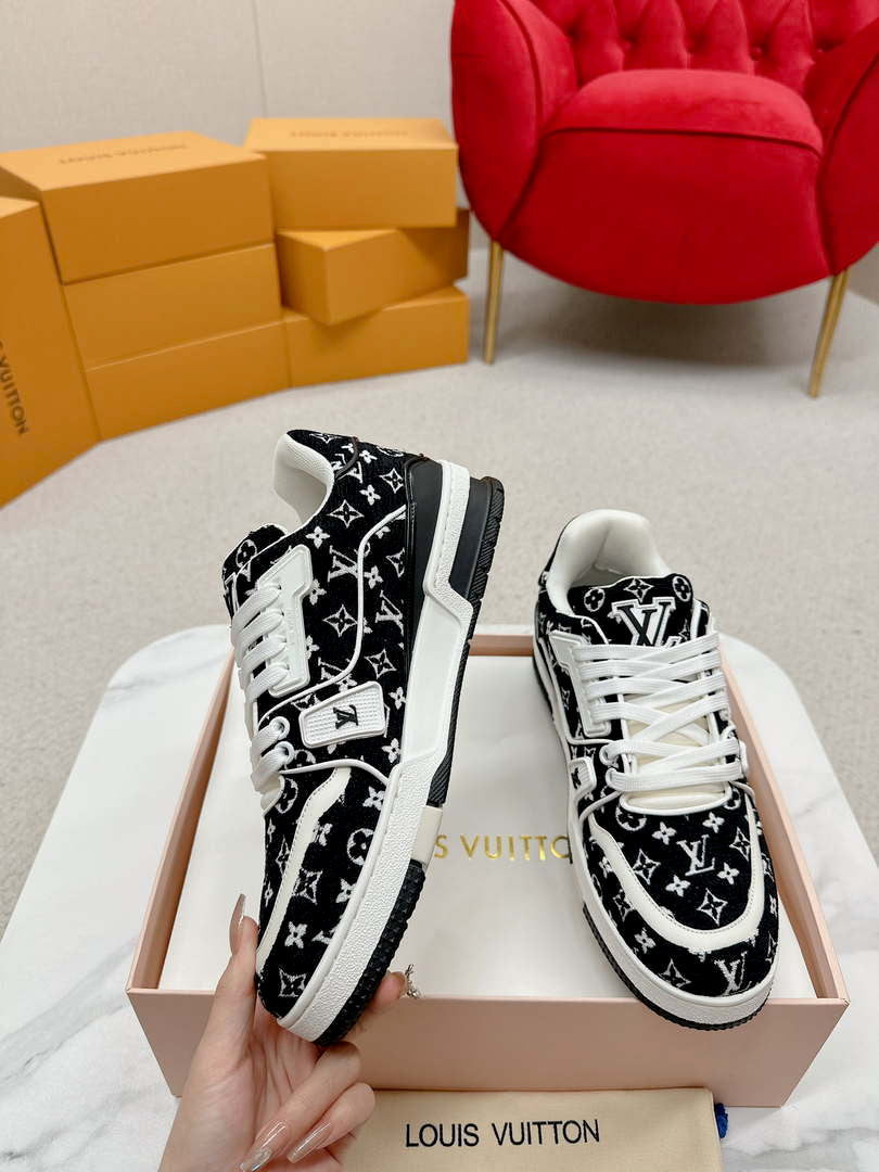 Louis Vuitton 1ABNJP Men Women's LV Trainer Sneaker L62478