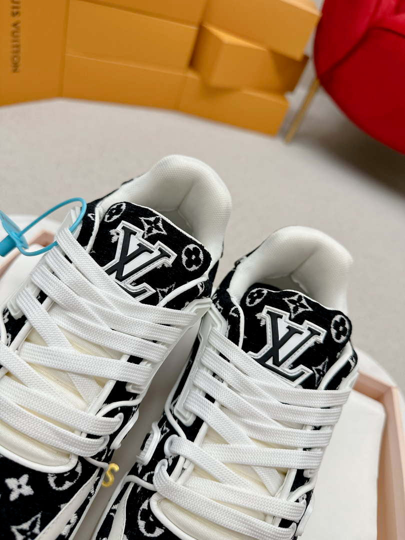 Louis Vuitton 1ABNJP Men Women's LV Trainer Sneaker L62478