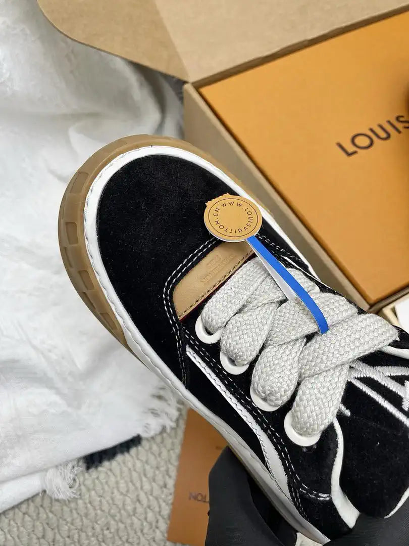 Louis Vuitton  1AJ742 LV Tilted Sneaker Shoes L66338