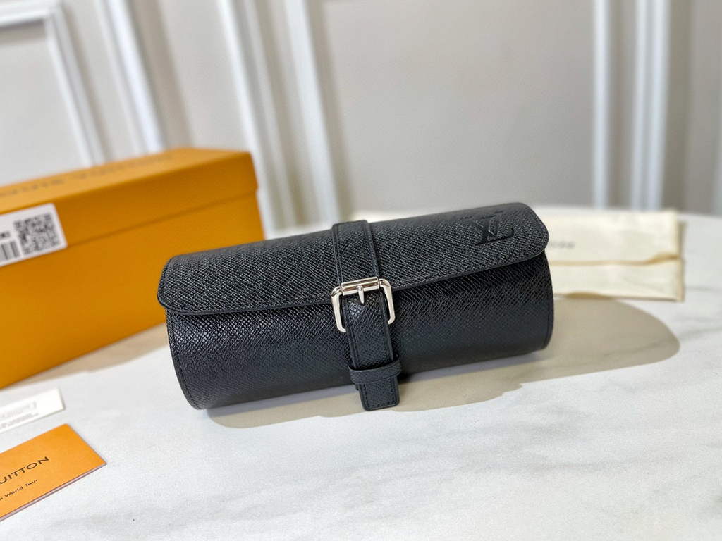 Louis Vuitton 3 Watch Case Taiga Leather M32719