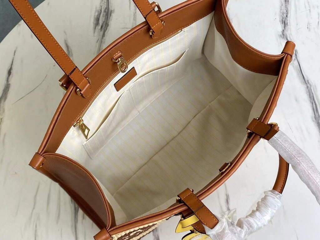 Louis Vuitton  M57707 LV  M57723 OnTheGo MM Tote Bag Tan