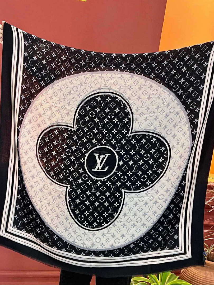 Louis Vuitton Classic Cashmere Scarf L60366