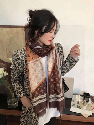 Louis Vuitton Classic Cashmere Scarf L60367 - Default Title - View 1