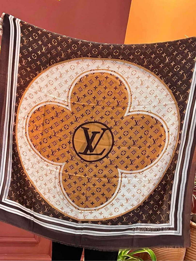 Louis Vuitton Classic Cashmere Scarf L60367