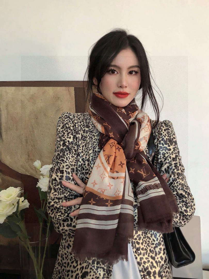 Louis Vuitton Classic Cashmere Scarf L60367